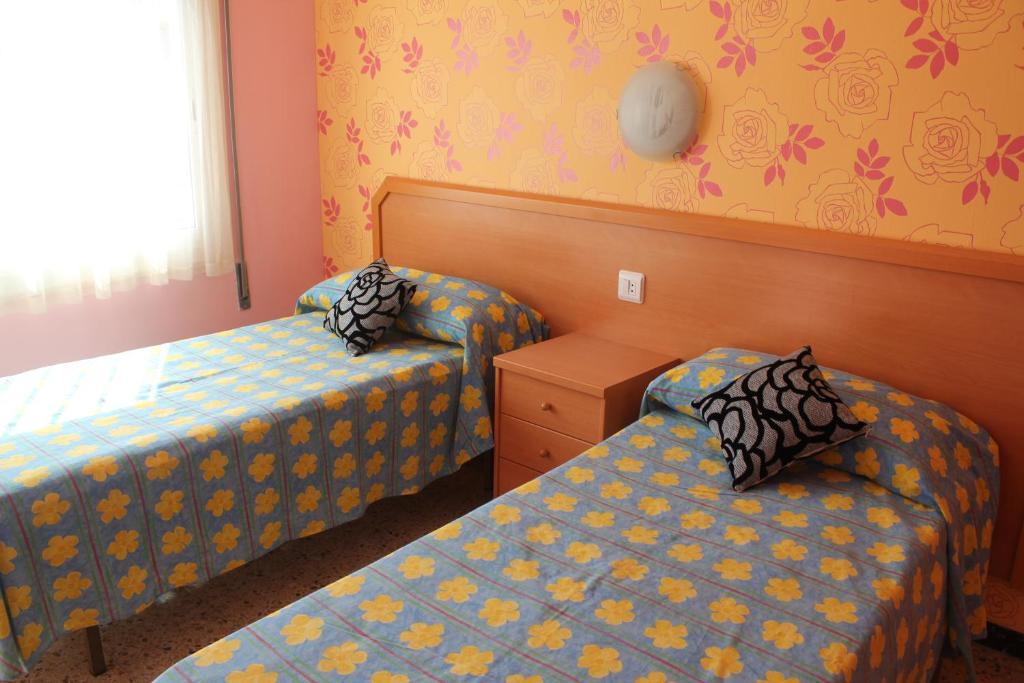 Hostal Julieta Lloret de Mar Quarto foto