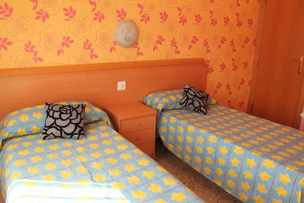 Hostal Julieta Lloret de Mar Quarto foto
